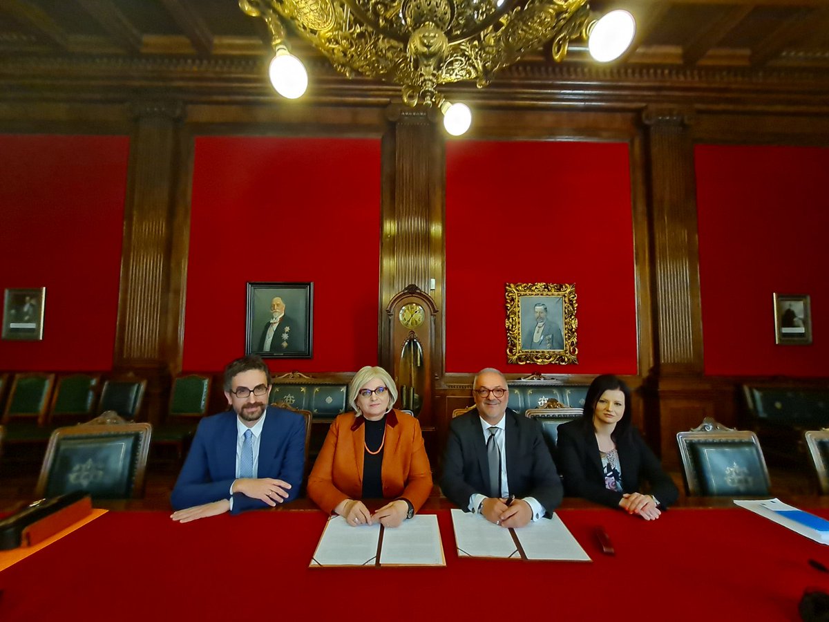 📢🆕#SaopštenjeNBS

Народна банка Србије и <a href="/NeKorupciji/">Agencija za sprečavanje korupcije</a> закључиле су данас Споразум о сарадњи у циљу електронске размене података из регистара које води Народна банка Србије.

bit.ly/SporazumNBS