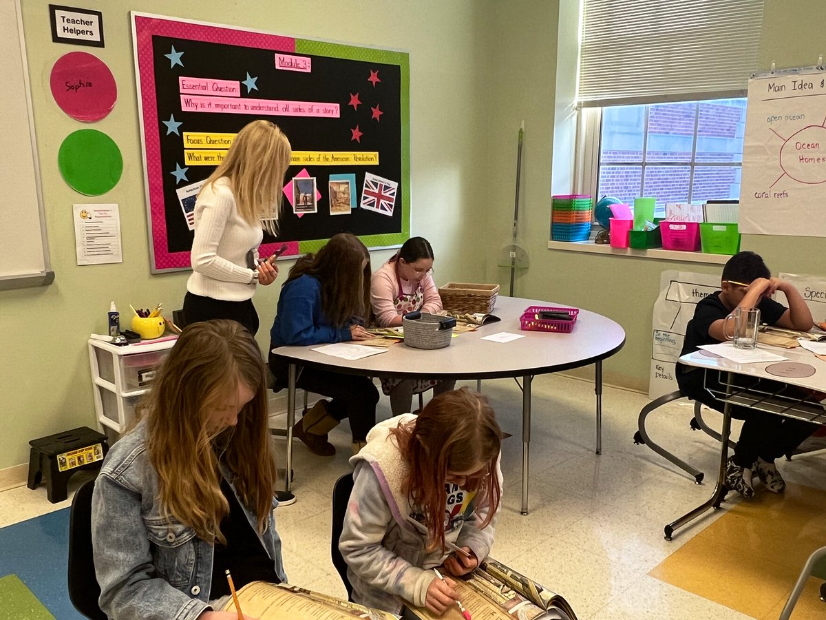 mrsrinehart1's tweet photo. Today @KathyRidder6’s Ss acted out one of their 📚 from @WitWisdomELA and they did SUCH a great job! Everyone played a part and at the end they had to decide if each character was a patriot, a loyalist, or neutral. @saylerparkjags @IamCPS 

#BeBetterJags #CPSandMe https://t.co/gUzrQXZFTH