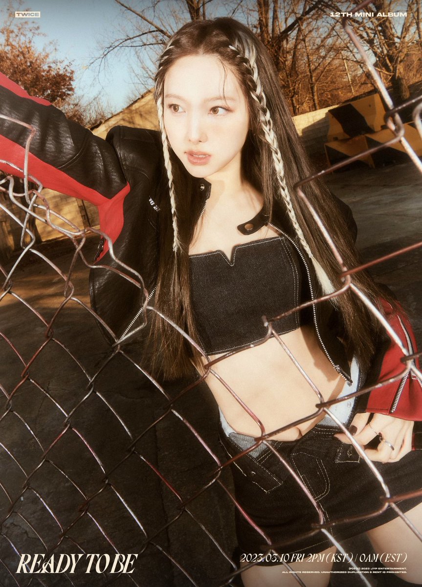 sanayeonfeed's tweet photo. they’re crazy 

@JYPETWICE #SANAYEON #사나 #나연 https://t.co/hj5tKNTAJH