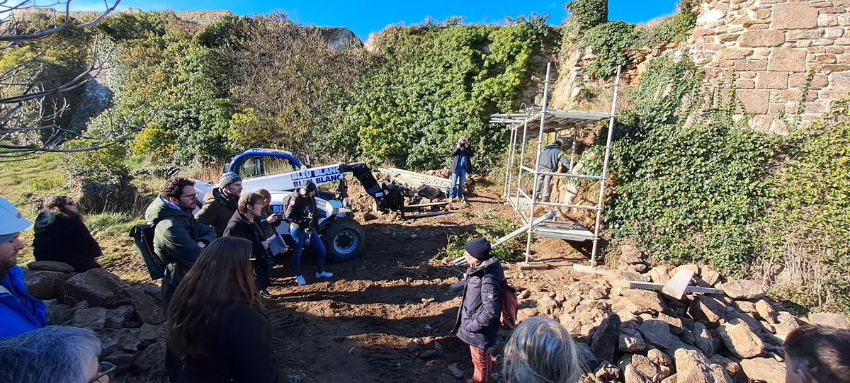 littoral_cdl's tweet photo. Le 14 février 2023, visite des élus de @VilleSaintMalo et de la presse locale sur le chantier de la restauration du Fort d’Arboulé #PointedelaVarde, #SaintMalo. Travaux réalisés dans le cadre de #FranceRelance pour préserver les #paysages et le #patrimoine historique bâti. https://t.co/Dde0c4etBS