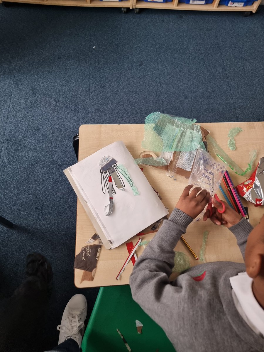 CEP_Wandsworth's tweet photo. A great day spent @PrimaryGriffin for #SingleUsePlanet to conclude this week's visits by @RCA graduate Blake Joshua. Looking forward to more visits next week and the artwork to come. @KidsVplastic @wandsworthart @wandbc https://t.co/R5spY1E6aj