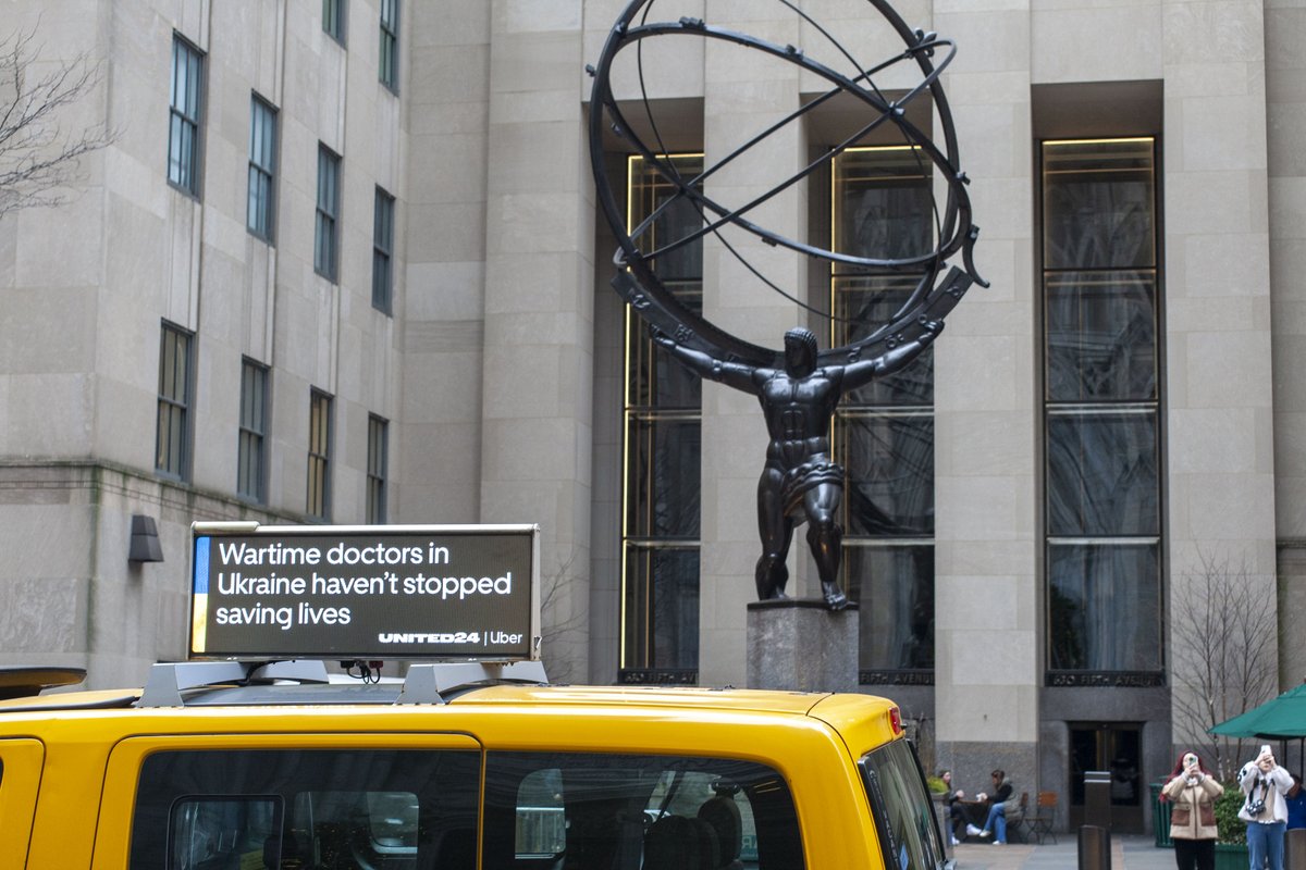 U24_gov_ua's tweet photo. #UNITED24 can now be seen all across the US, from the yellow cabs of New York to the Ubers of Los Angeles. Our platform is in Times Square and Beverly Hills, in front of Rockefeller Center and the Hollywood Hills — all thanks to @Uber. https://t.co/XbU88YjCLu