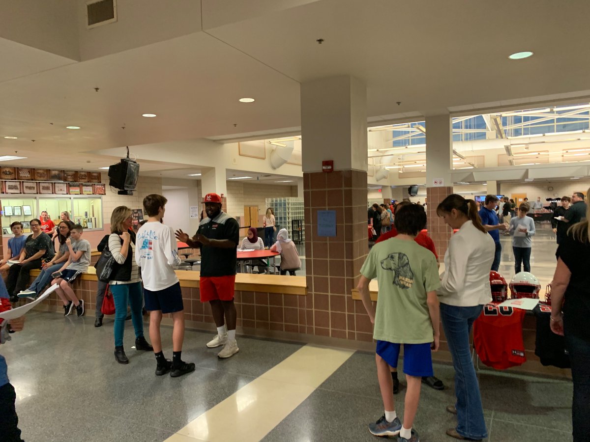 PrincipalPeckha's tweet image. It was a packed house! Our staff had a wonderful time sharing 2023-2024 curriculum and registration information with families last night! #StrongStable @mchsmustangs