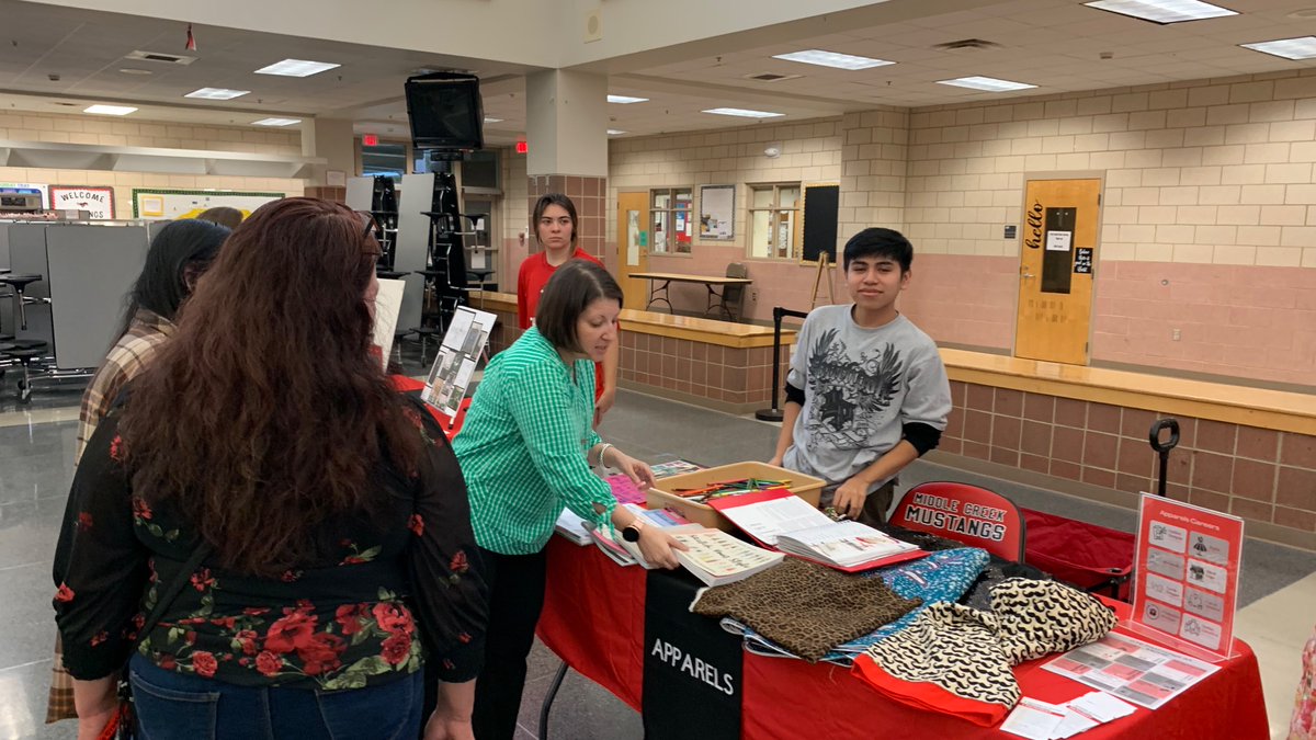 PrincipalPeckha's tweet image. It was a packed house! Our staff had a wonderful time sharing 2023-2024 curriculum and registration information with families last night! #StrongStable @mchsmustangs