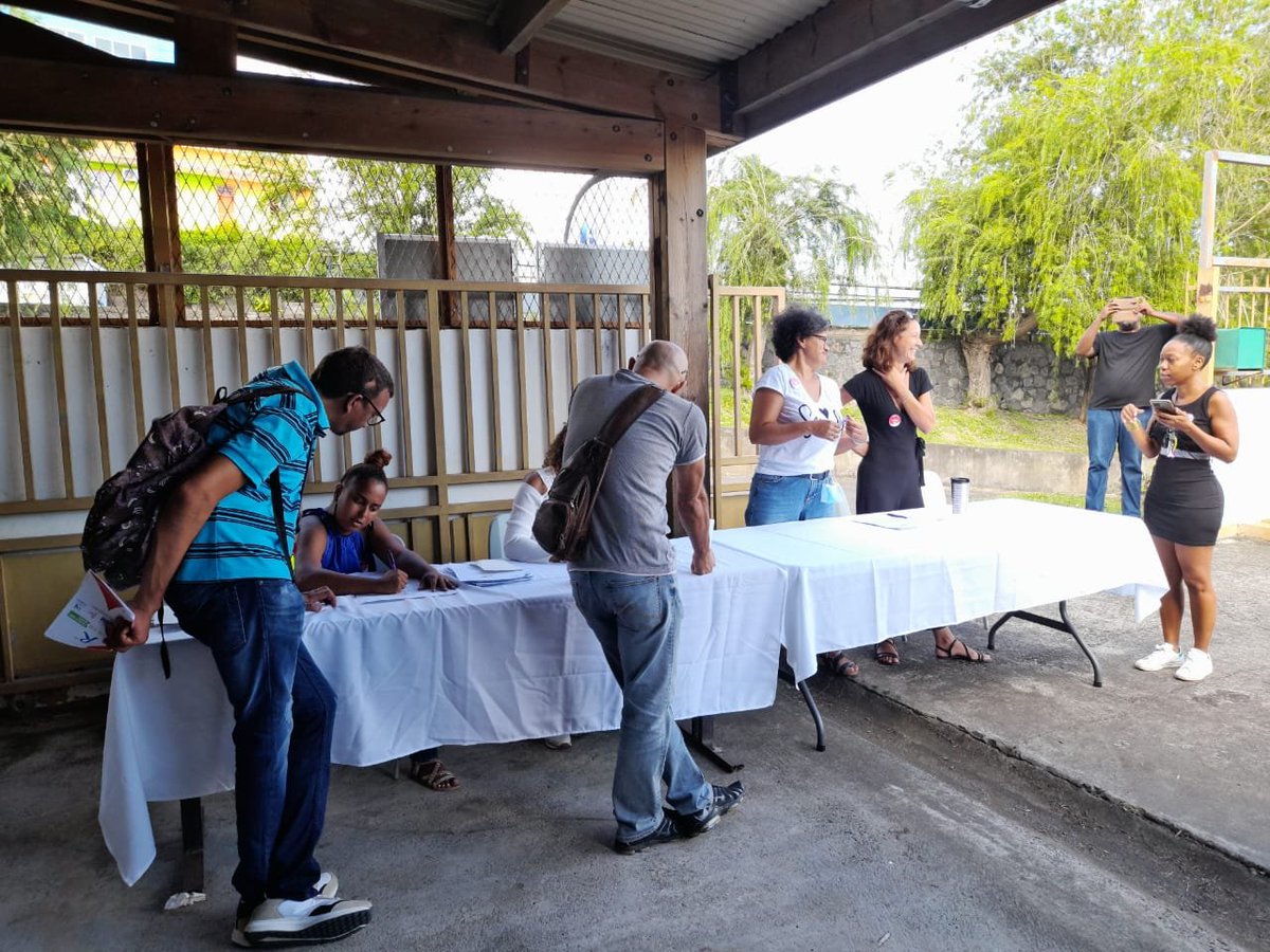 Les équipes  de @poleemploi_Run   mobilisées pour un service de proximité pour ses usagers ✅️  C'est le rendez-vous mensuel "kwé la fé, matinée de l'emploi" merci aux partenaires @villesaintpaul