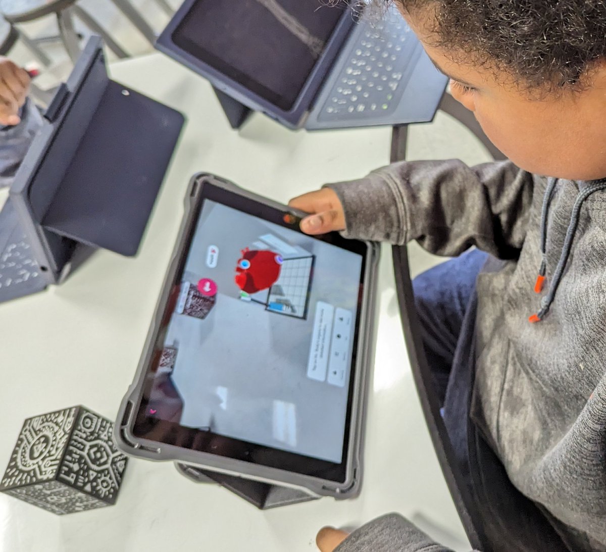 techsamlamb's tweet image. Exploring the human body in AR and VR. #VR #AR