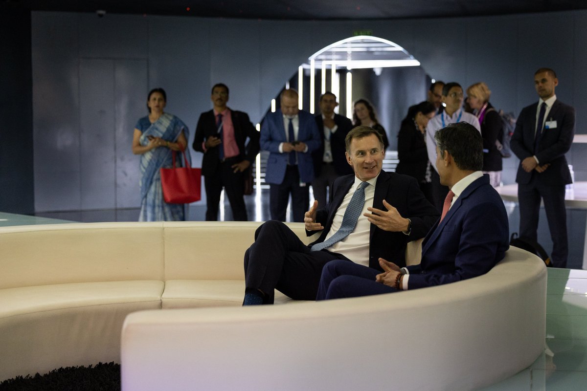 hmtreasury's tweet photo. Chancellor @Jeremy_Hunt has visited @Wipro today during his visit to Bengaluru. 
 
He met with workers at the company as well as senior leaders &amp; spoke about the UK's place as a tech powerhouse, with 8 UK cities now home to more than 2 unicorn businesses. https://t.co/5tDzNzhjSx