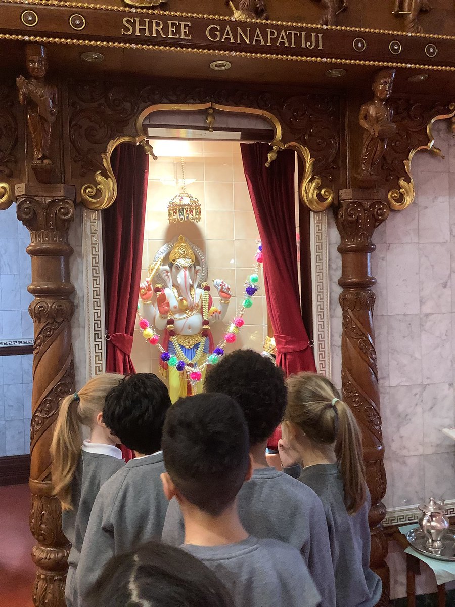 To further their learning about Hinduism, Year 4 visited the Shree Swaminarayan Temple this morning! #religiousliteracy #year4rocks 🌸