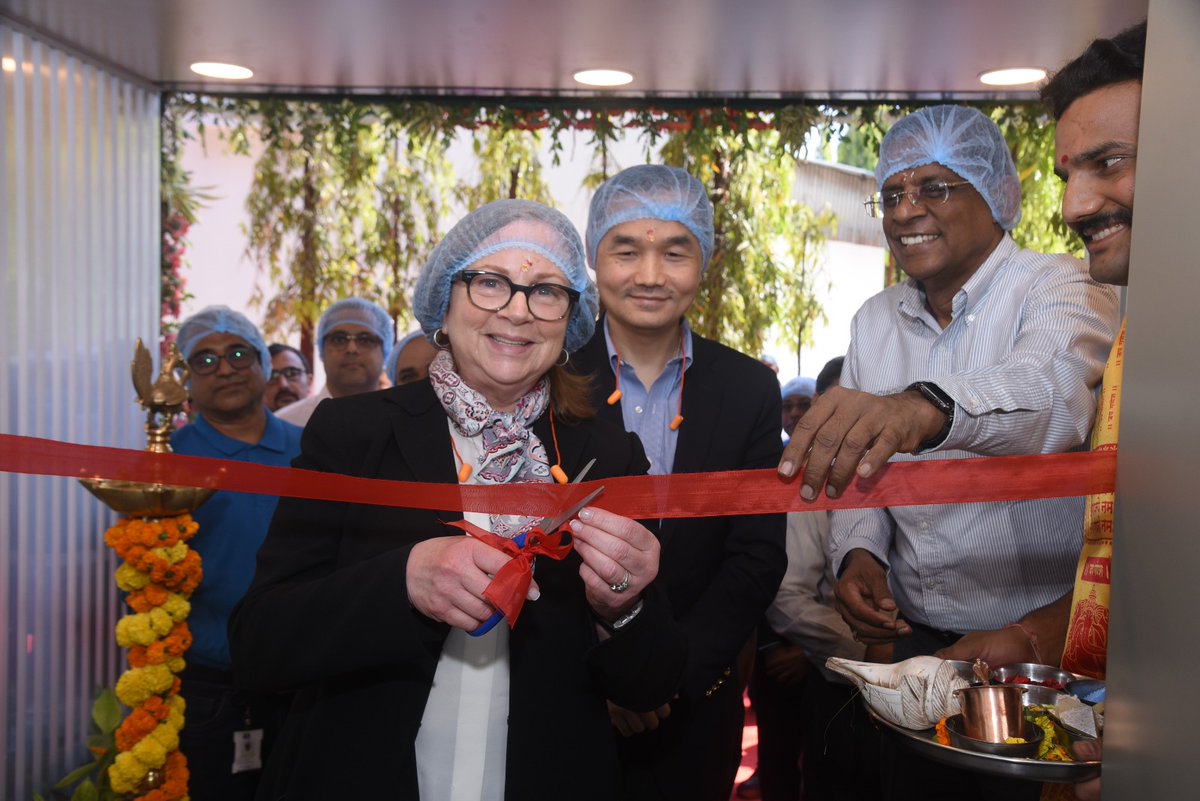 EPL_Limited's tweet photo. It was a wonderful day at our Vasind factory last week as @CP_News  visited to inaugurate our new blown flim line. We would like to thank you for being a part of the event.

#EPL #ColgatePamolive #LeadingThePackSustainabily #OneEPL #EPLFamily #Event https://t.co/KyRnwocCsJ