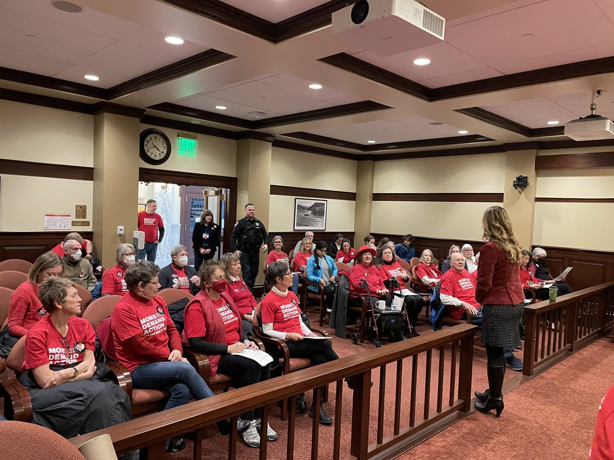 jkjacq's tweet photo. @MomsDemand fabulous volunteers starting our day hearing from #BoisePolice. #idpol #idleg https://t.co/gfy9IkCAYN