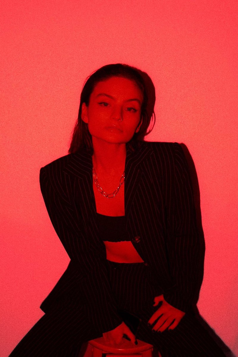 ArrbVisuals's tweet photo. Sharing another shoot that I did last year! I got some new gel filters for my flash and invited my best friend @ohsurem over to model for me! I LOVE how they turned out and I'm already planning more shoots! https://t.co/OMcXs4ZQON