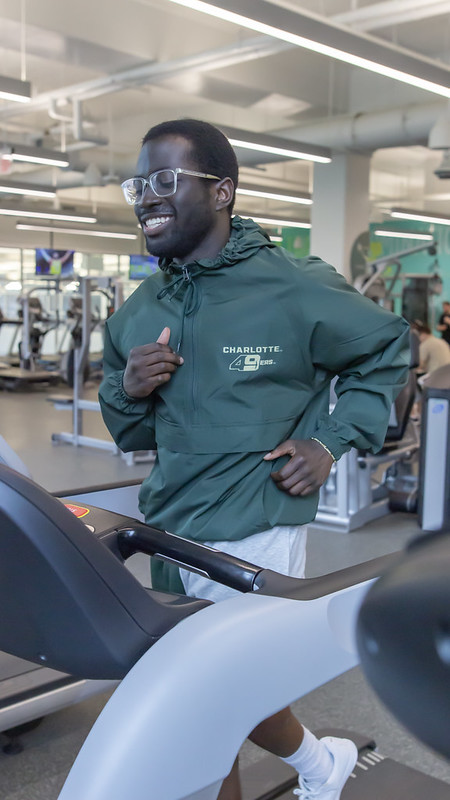 49ersGearShop's tweet photo. We don't sweat... we glow green and gold!
Check out the bookstore for new gear that is perfect for any workout
#UREC #licensing #shopclt #clt #ninerpride https://t.co/daypA8xmZU
