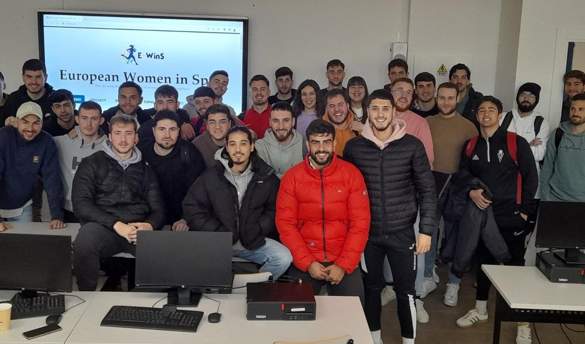 ⚽🏃🏼‍♀️Alumnos <a href="/UCAM_CAFD/">UCAM Facultad de Deporte</a>, entrenador@s y juegador@s en equipos de #fútbol masculino y femenino,  participan en una actividad de concienciación y entendimiento de la situación actual del fútbol femenino europeo. Esta charla se enmarca dentro del proyecto <a href="/EWinSProject/">E-WinS</a> .
