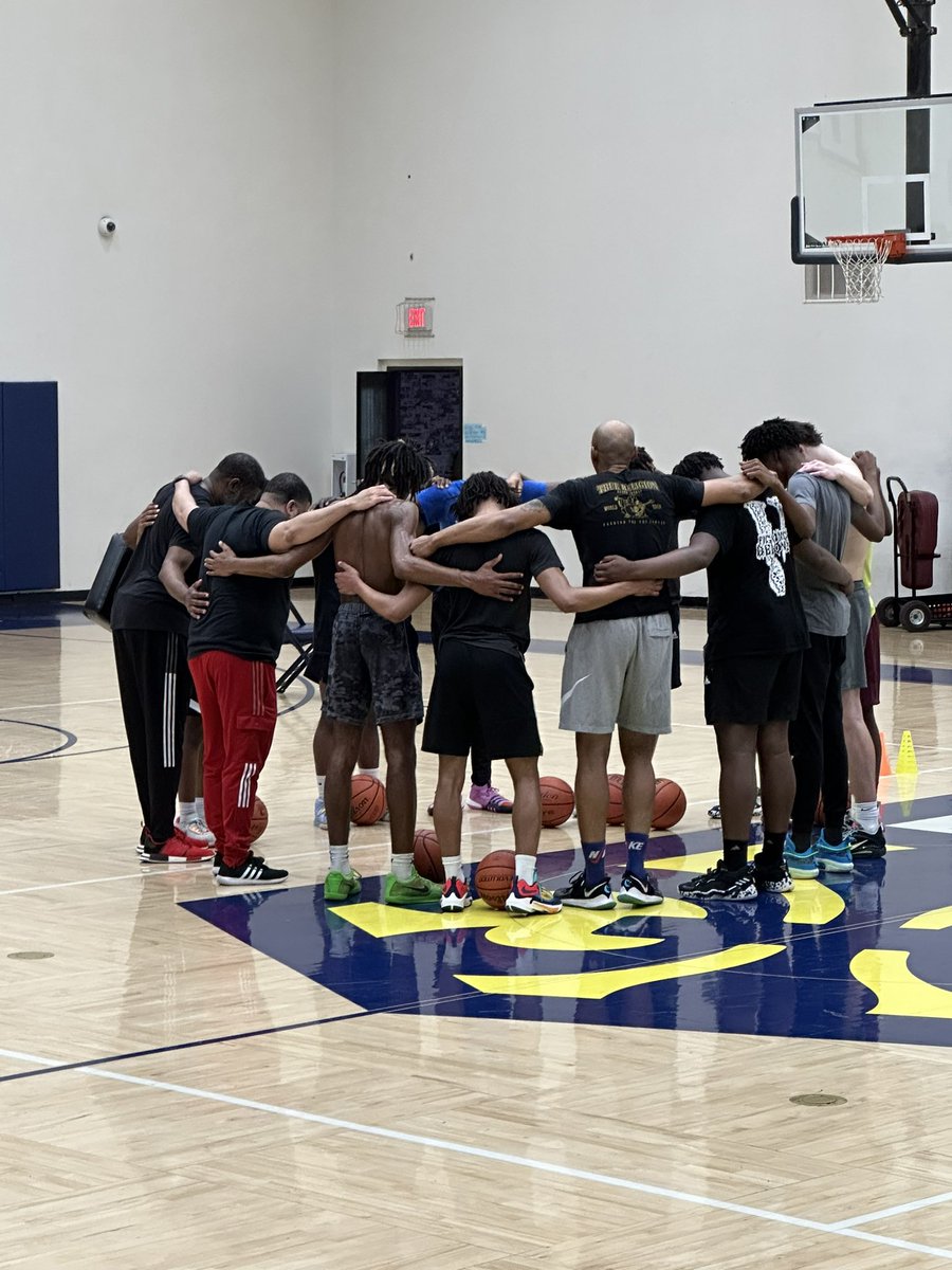 coachperk2016's tweet photo. We don’t work without prayer. Teaching my guys without god, None of this is possible. The ball will stop bouncing one day, What other skills are you developing to impact your future? I love all my kids sincerely. I appreciate every parent for trusting me. #PerkTraining #AllGod https://t.co/27NSwPcOh9