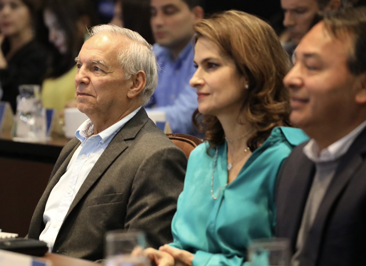 Findeter's tweet photo. #AEstaHora | Avanza jornada de planeación y alineación comercial de #Findeter para 2023.

¡Con asistencia técnica y financiación vamos a llegar a más municipios para impulsar la transformación regional! https://t.co/mcuuKhkKij
