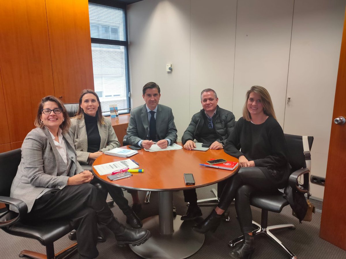 apirmmurcia's tweet photo. Hoy la Asociación de Promotores de la Región de Murcia nos hemos reunido con Virginia Fernández y Laura Fernández, directora del Centro de Empresas Murcia de CaixaBank.
#Apirm #PromotoresInmobiliarios #PromotoresMurcia #Construcción #ApirmInforma #ActualidadInmobiliaria https://t.co/vpJVJL8inw