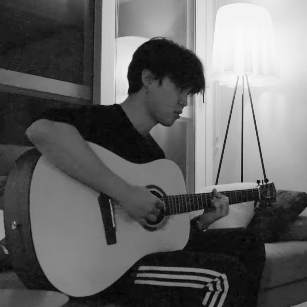 sobokjimim's tweet photo. guitarist jimin 🎸 https://t.co/ZDGjKVWHwK