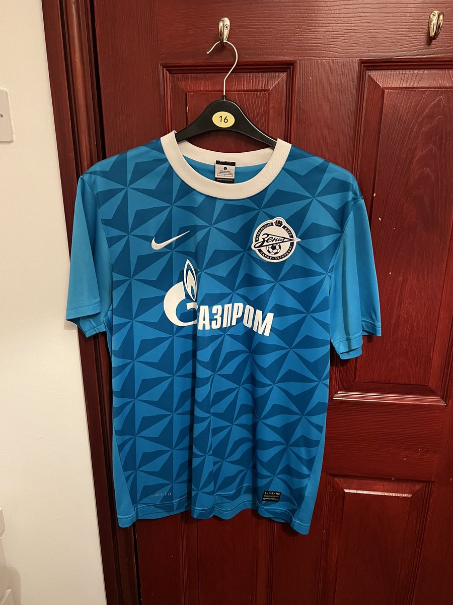 MattsFS19's tweet photo. @_FullKitWankers Zenit home
Size L
Excellent condition https://t.co/CQjr1LJoas