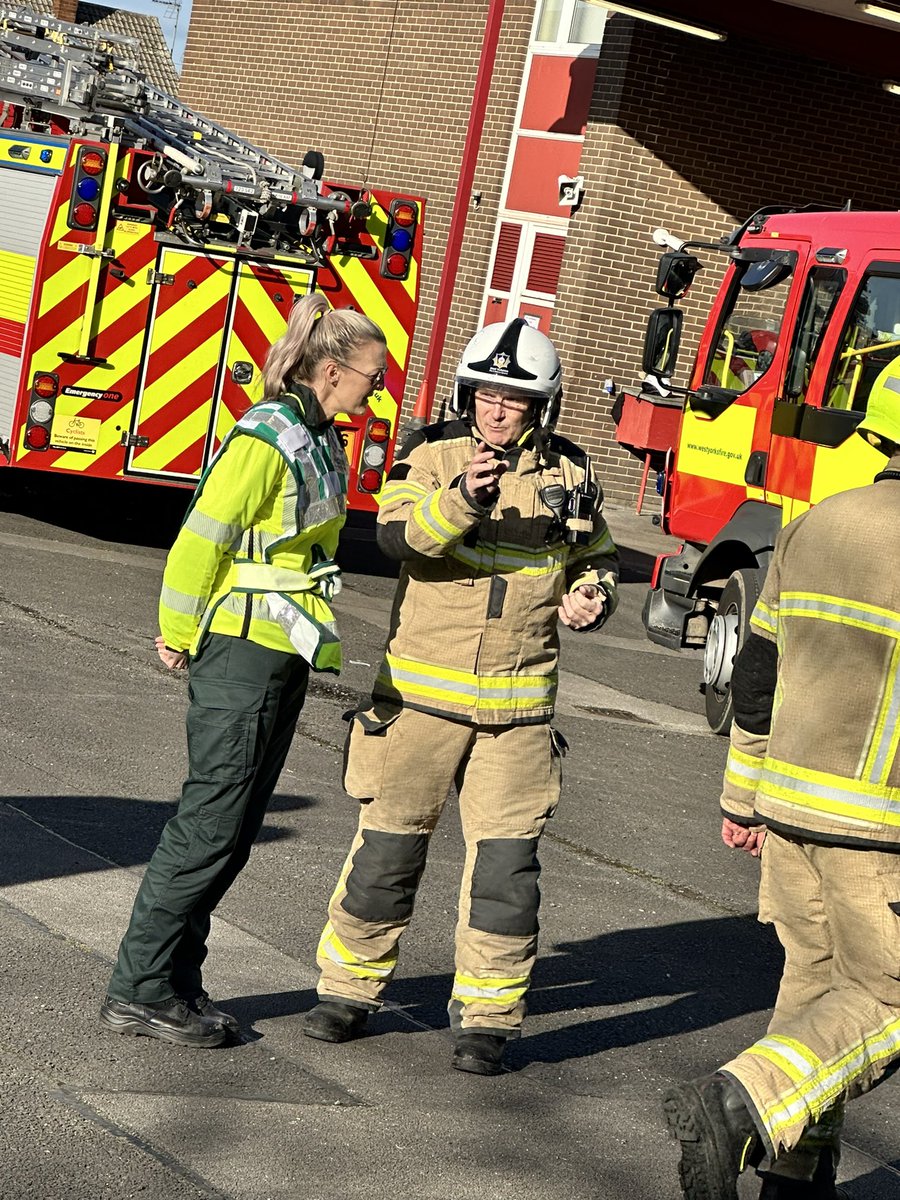 thereadingpara's tweet photo. A great afternoon with @WYFRS, practising all our different skills in a house fire exercise, with 1 casualty jumped from a window &amp; 2 trapped inside. Myself as Operational Commander, with @RachSmith0207 &amp; @dwain_longley as crew &amp; @StevenNTC overseeing 🚑 🚒 https://t.co/j0K6dfZnvc