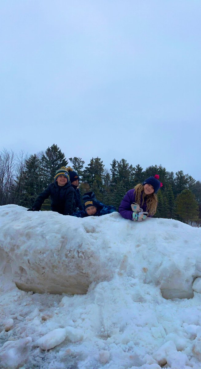 π±ππππ ππππππ (@brita31) on Twitter photo Itβs a winter wonderland βοΈ at recess today! Whatβs bigger- the ice castles or the USM Tower? π§ π° <a href="/usmsocial/">University School of Milwaukee</a> <a href="/USMLowerschool/">USM Preschool and Lower School</a> Itβs a winter wonderland βοΈ at recess today! Whatβs bigger- the ice castles or the USM Tower? π§ π° <a href="/usmsocial/">University School of Milwaukee</a> <a href="/USMLowerschool/">USM Preschool and Lower School</a>