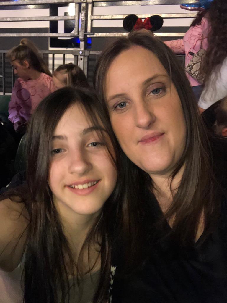 rroutledge1's tweet photo. @DisneyOnIce looking forward to the second half x https://t.co/rpBFqCBemL