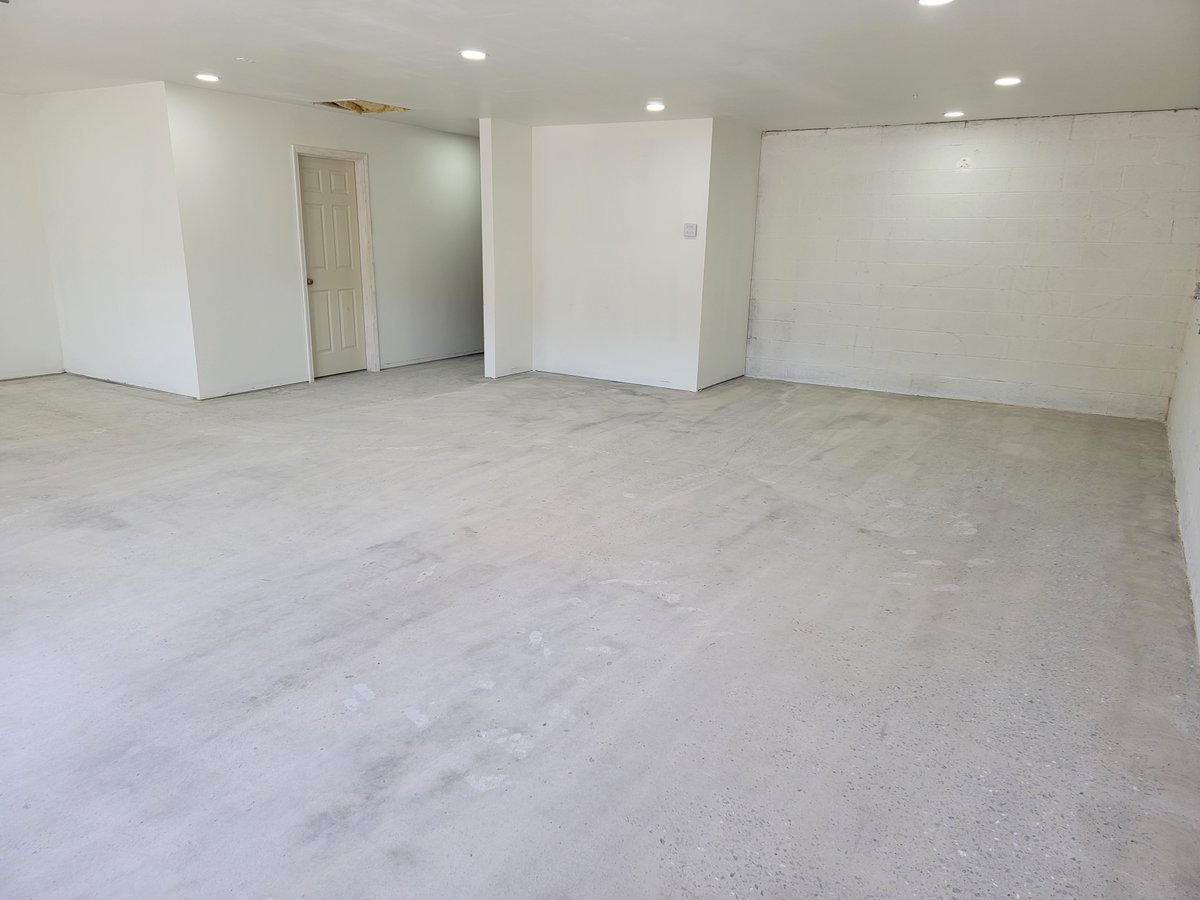 Just finished surface preparation for a commercial building in Canton, GA.

#Canton #cantonga #concretegrinder #surfaceprep #moepoxy #garagefloor #epoxyflooring #epoxy