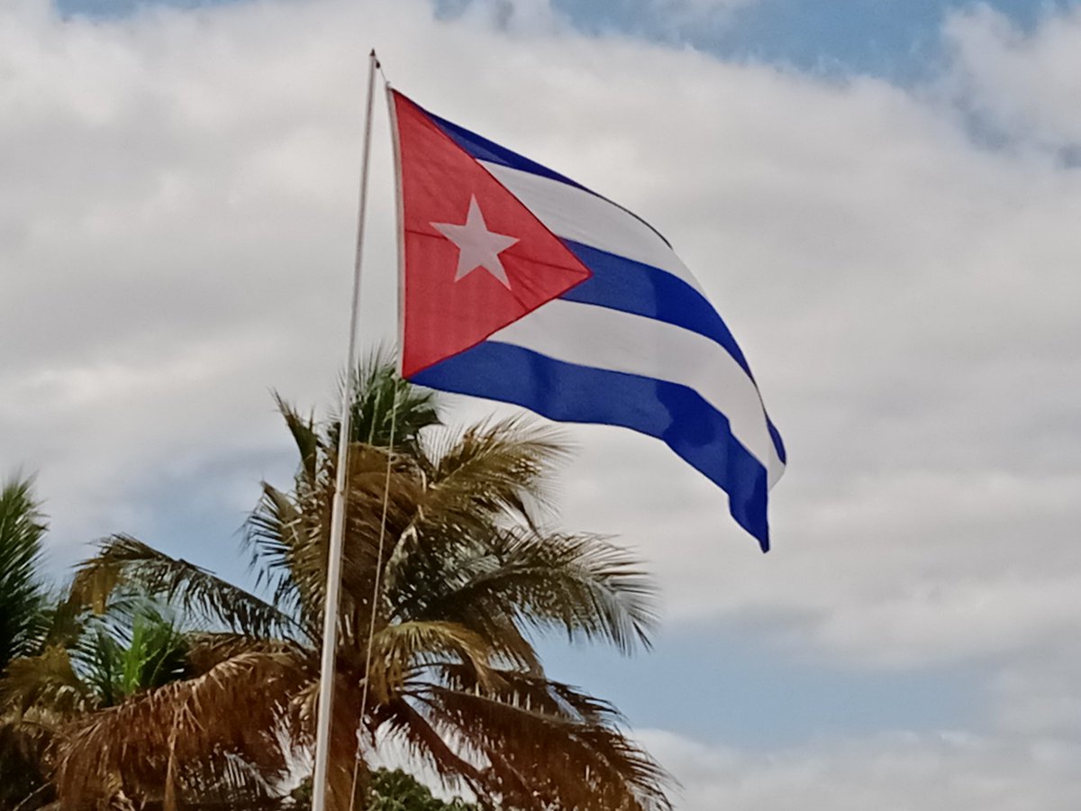 EjrcitoOrienta1's tweet photo. A solo horas de conmemorar el Aniversario 65 de la Fundación de las Comunicaciones en las #FARCuba, se realiza el acto político en el Territorio del "Señor Ejército". Muchas felicidades a todos los que han formado parte de este aseguramiento combativo. #JuntarYVencer https://t.co/yZTT5gwlf9
