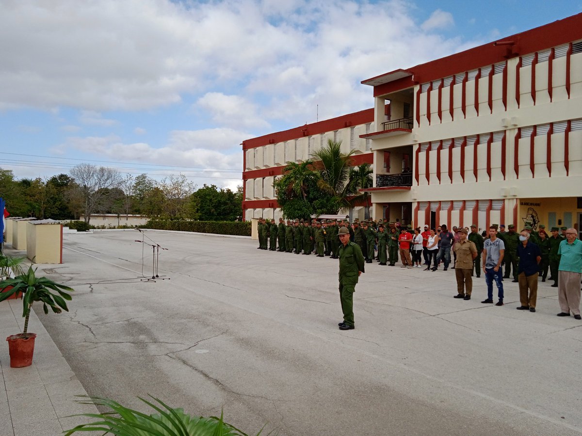 EjrcitoOrienta1's tweet photo. A solo horas de conmemorar el Aniversario 65 de la Fundación de las Comunicaciones en las #FARCuba, se realiza el acto político en el Territorio del "Señor Ejército". Muchas felicidades a todos los que han formado parte de este aseguramiento combativo. #JuntarYVencer https://t.co/yZTT5gwlf9
