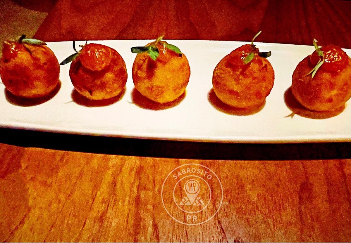 sabrosito_pr's tweet photo. 🍽️: Shishito peppers y croquetas de Serrano y manchego. #💯Sabrosito
#sabrositopr #foodphoto #food #foodporn #foodlover #foodphotograpy #puertoricanlovefood #delicious #foodblogger #instafood #yummy #iliketotakepicturesofmyfood #foodie #foodlust #foodgod #lovefood https://t.co/gujVt9BS0x