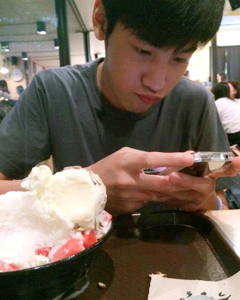 MahasiswaPeraya's tweet photo. #คริสสิงโต for bingsu date 🍨😋✨❤️ https://t.co/1J6n275SFH