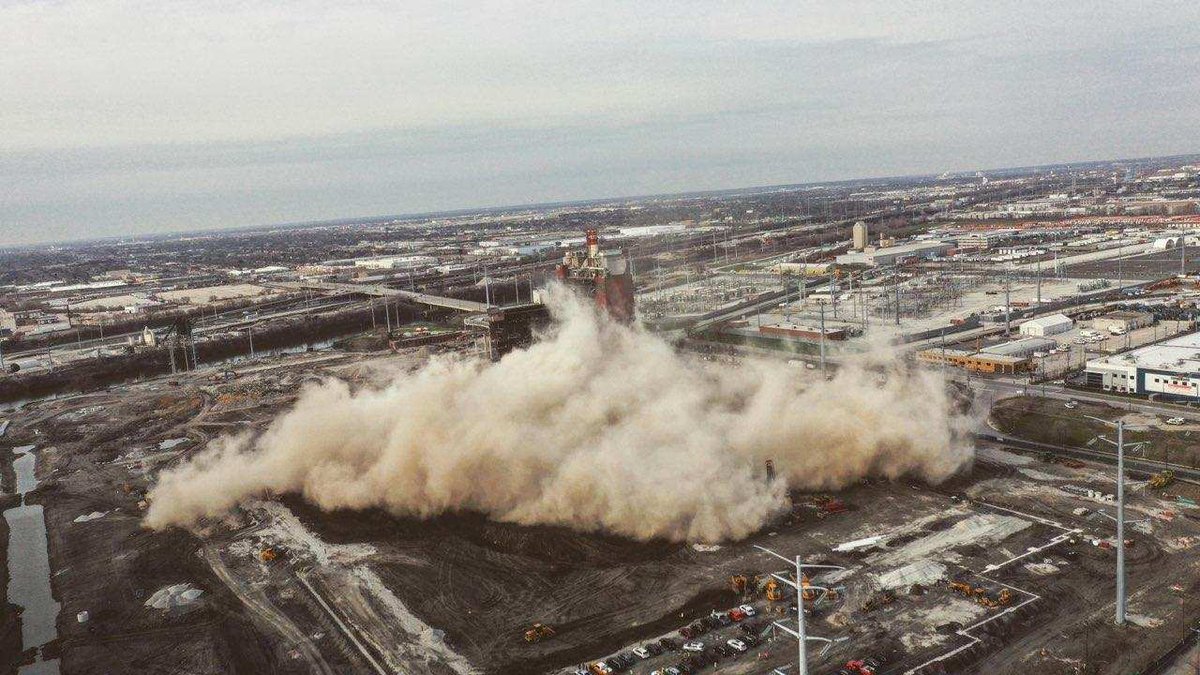 GrassrootsChi's tweet photo. Due to Hilco's #2020BotchedImplosion disaster. Little Village is living with the effects of breathing in asbestos, metals, and chemicals from a coal plant that was dumping toxics for decades on the soil that we were exposed to. #LaVillitaRespira #HellNoHilco https://t.co/r8UY5xmHVF