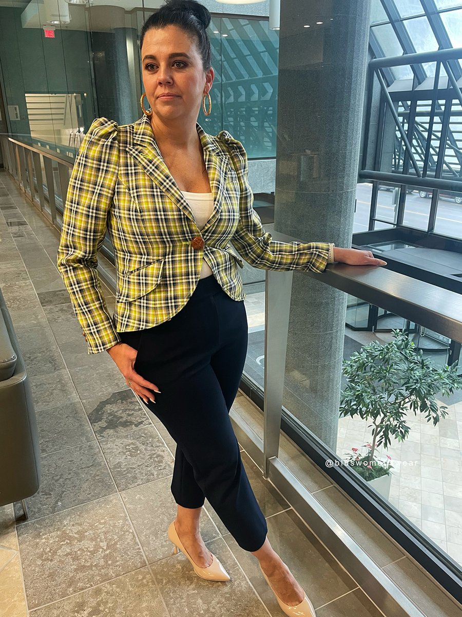 BlusWomensWear's tweet image. "The joy of dressing is an art." - John Galliano

Jacket - #Smythe 
Top - #MarcCain 
Pants - #VeronicaBeard 
Shoes - #AGL
