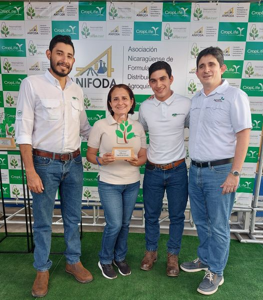 #NoticiasGremiales
Las empresa nacionales continúan con los esfuerzos por impulsar programas de sostenibilidad ambiental como Campo Limpio de Anifoda, que permiten a las empresas de agro trabajar con buenas prácticas ambientales.
#COSEP
facebook.com/anifodanicarag…