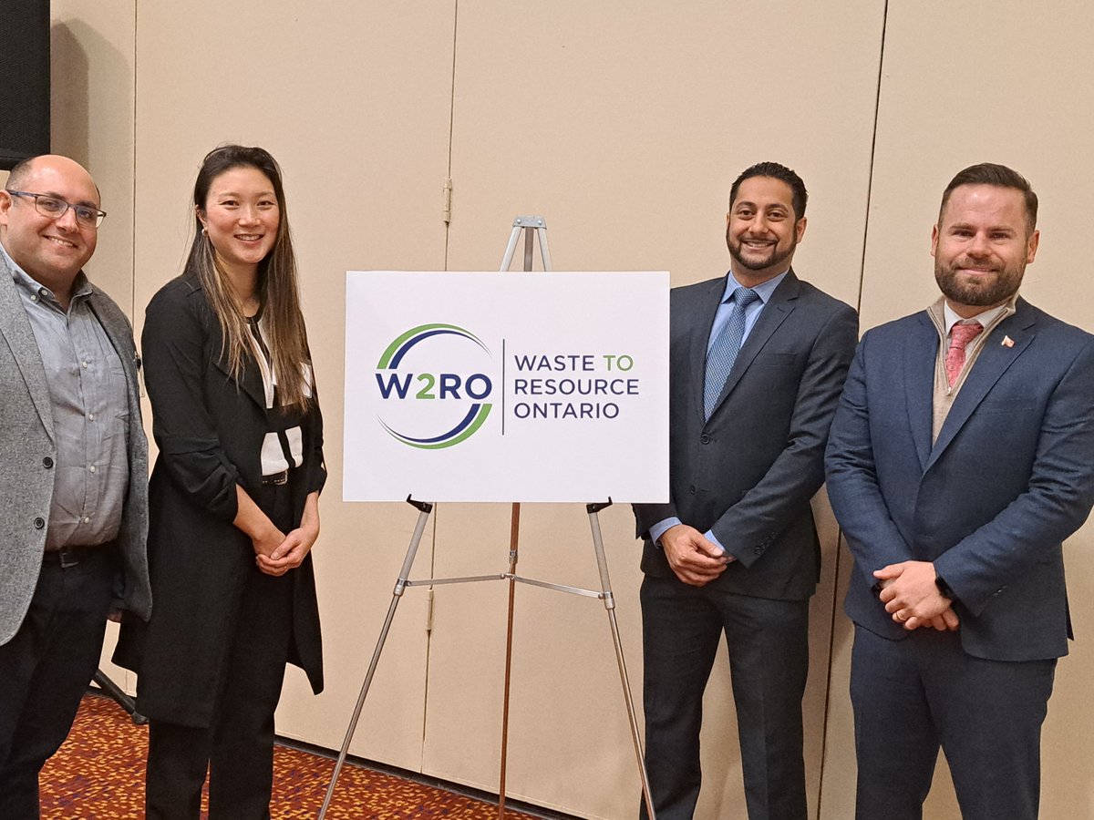 OWMA Co-Chairs Gary Diamond, President, @QuantumRecycles, Paulina Leung, Chief Sustainability Officer @emterragroup, OWMA CEO Ashley De Souza & Hon. David Piccini @DavidPiccini  unveil our new name & logo W2RO!