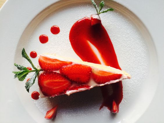 SborovnaPub's tweet photo. Sweet Thursdays #strawberrycheesecake @SborovnaPub #brno #brnonightlife #goodfood #goodvibes #cheesecake #dessert #pub #sborovnapub #thursdayvibes #MUNBAR #yummy https://t.co/yHhJwURkbM