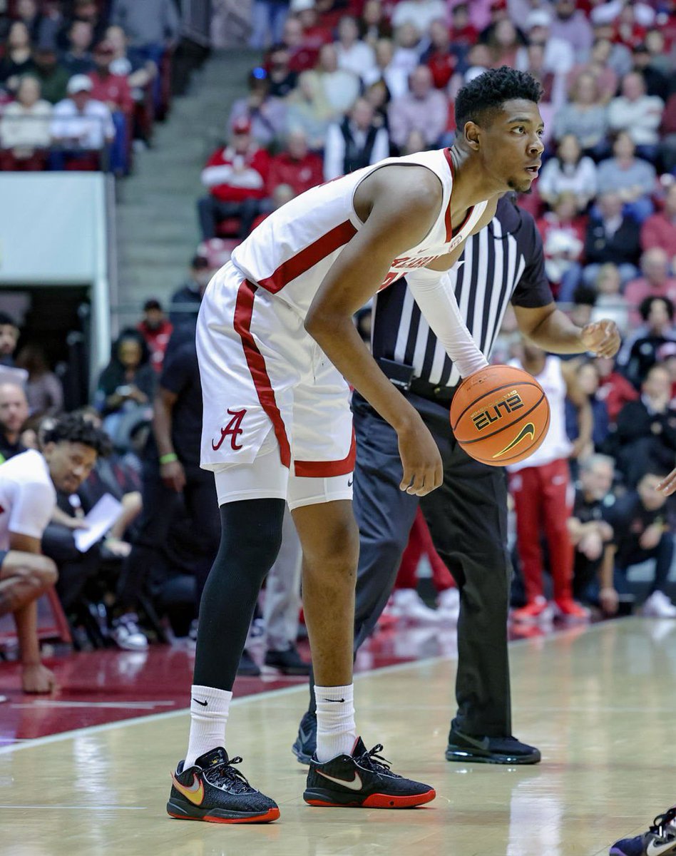 TheDunkCentral's tweet photo. NBA sources on Brandon Miller’s situation: 

NBA executive: “No impact at all NBA Draft wise,” 

NBA scout: “Love Brandon. If he’s not in any legal trouble, would love to have him.”

NBA agent: “All the intel I’ve ever heard on Brandon is really positive.”

(Via @AdamZagoria | https://t.co/8e3pgL95nd)