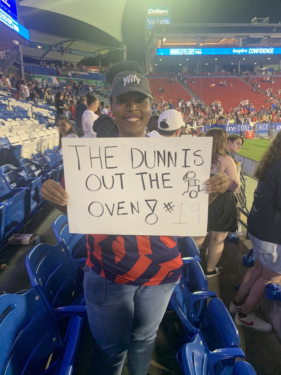 DOPECHICKBEATS's tweet photo. As requested by @CourtneyStith lol
#NeverLogOff
#USWNT https://t.co/G8U0hioWKc