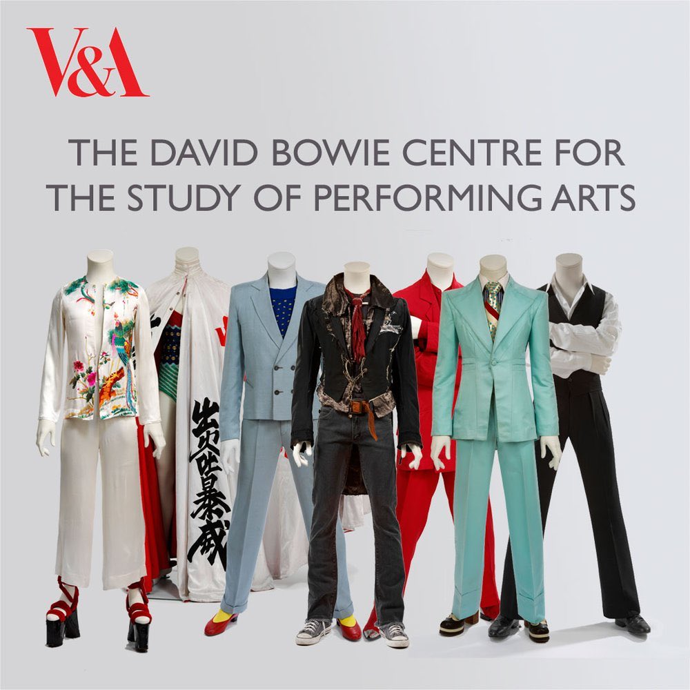 RockConLipstick's tweet photo. Más de 80,000 artículos que abarcan seis décadas de la carrera de #DavidBowie estarán disponibles para el público por primera vez en el @V_and_A de Londres… 

#RockConLipstick💋

https://t.co/1g2uafa3Ba https://t.co/H9QHCl86RV