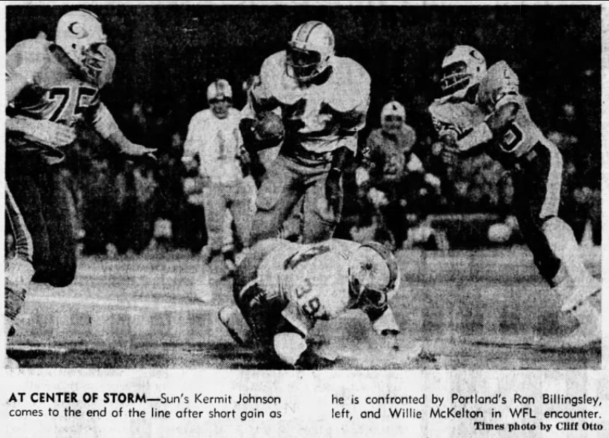 _deadfootball's tweet photo. Leagues, they will come and they will go. When the Storm washes you clean, you'll know. You'll know. You will know. OHHHHHHHH, you'll know. #PortlandStorm #SouthernCaliforniaSun #WFL #WDFLYourClsaicRockStation https://t.co/O5fzUKio6x