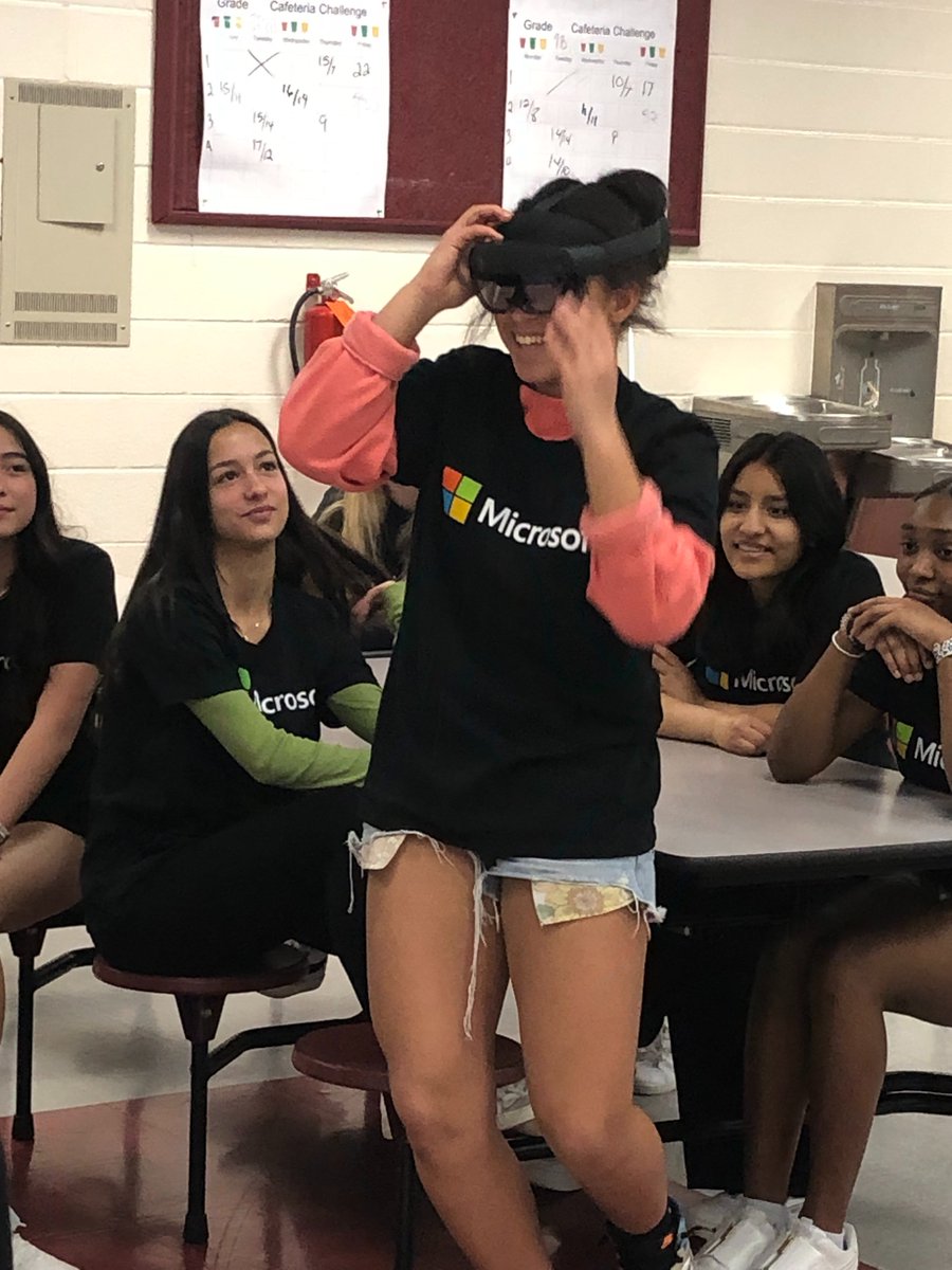 csforlcps's tweet image. &quot;I now know that I can be a Data Center Operator&quot; was a student reflection made @HarmonyMiddle @LCPSOfficial at another impactful Introduce a Girl to Engineering Day hosted by our friends @Microsoft &amp;amp; supported by @LEF4LCPS. Thank you @erinmpinero @MathFraser JJ Jones! #CSforLCPS