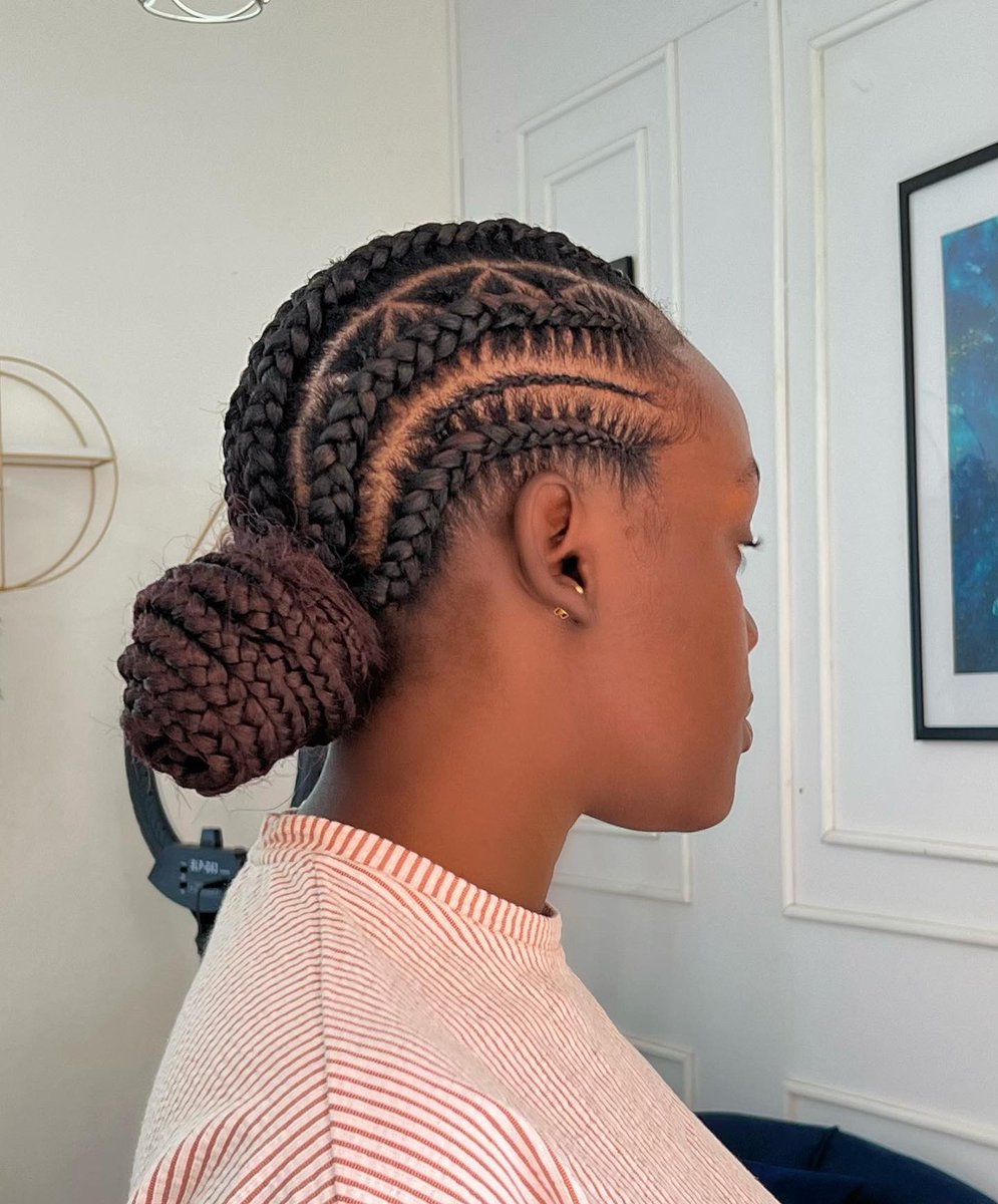 sleek_ug's tweet image. Stitch braids slayed by us @sleek_ug 
Book your hair &amp;amp; makeup appointment with us by call/Whatsapp ☎️: 0757716514 for the best service…