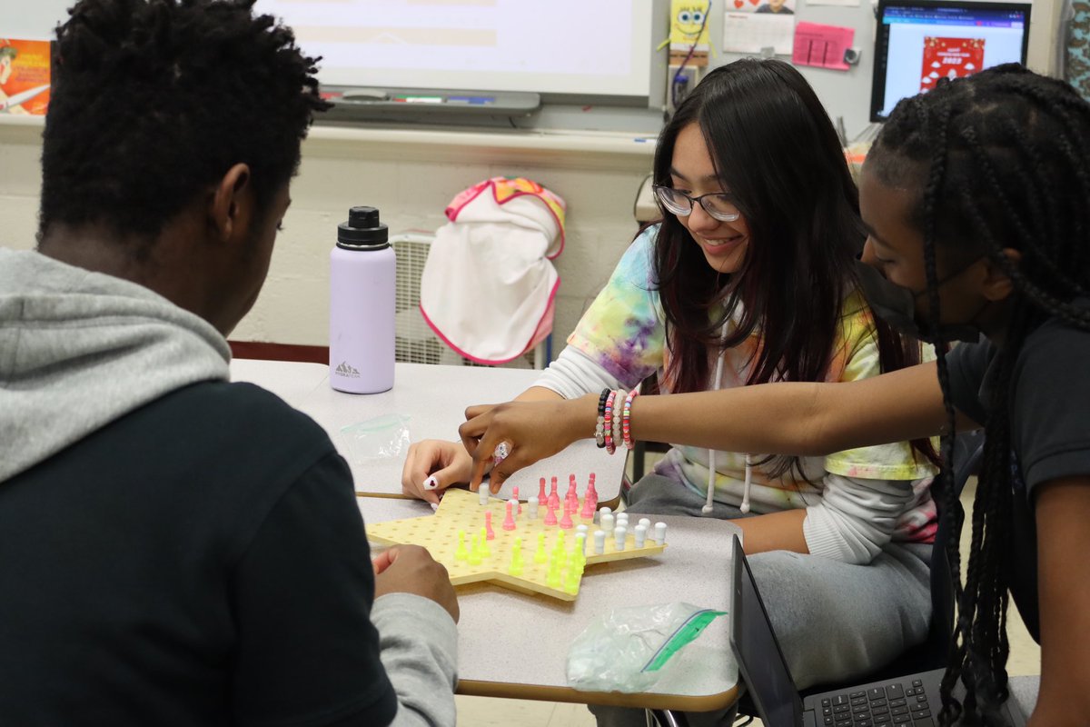 EastHartfordPS's tweet photo. Sunset Ridge School is celebrating the Chinese New Year this week! Each grade will enjoy a performance in the gym, then return to their classrooms for cultural activities such as Chinese Checkers and Plum Tree Ink Art led by 8th graders studying Chinese. #EHPSPride @EHSunsetRidge https://t.co/d1AGoJmPsS