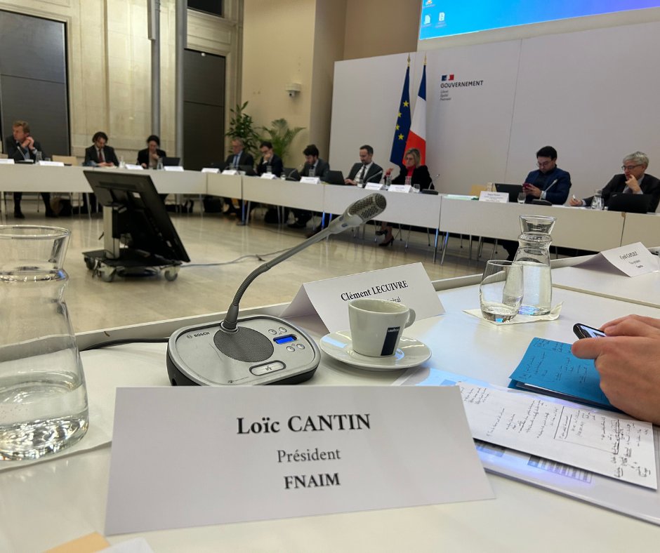 🟡<a href="/AgnesRunacher/">Agnès Pannier-Runacher 🇫🇷🇪🇺</a> et <a href="/OlivierKlein93/">Olivier Klein</a> ont présenté les résultats du Plan #Sobriété, acte 1️⃣ avec une ↘ de 10% cet hiver👏
La suite ? Avec <a href="/PlanBatiment/">Plan Bâtiment Durable</a> et <a href="/seqens/">Seqens</a> un groupe de travail chargé de collecter les retours d’expérience pour créer 1 guide des bonnes pratiques.