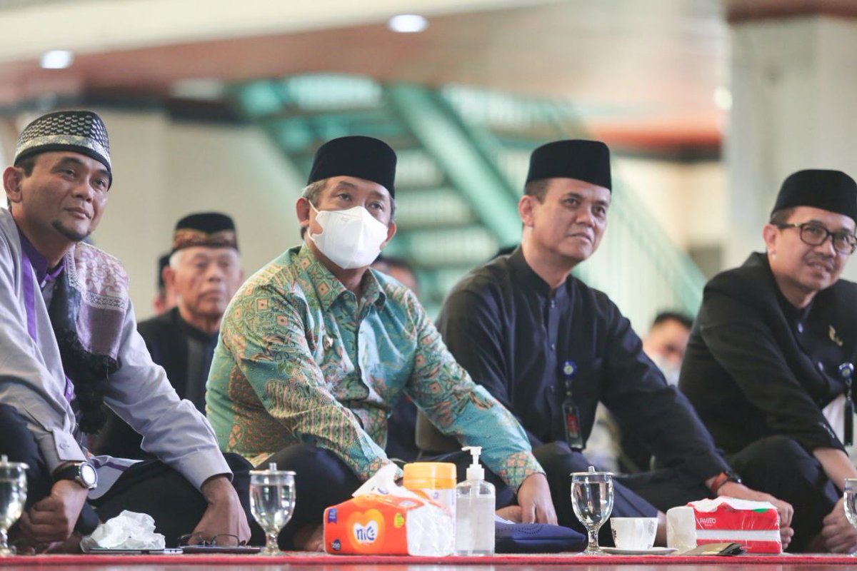 Peringatan Isra Miraj 1444 H tingkat Kota Bandung dilaksanakan dengan tema “Salat Membentuk Pribadi Berakhlak Mulia” 🕌

Peringatan Isra Miraj 1444H dihadiri oleh Kang Yana, didampingi Ketua TP PKK Kota Bandung, Ibu Yunimar serta jajaran Pemkot Bandung di Masjid Al-Ukhuwwah.