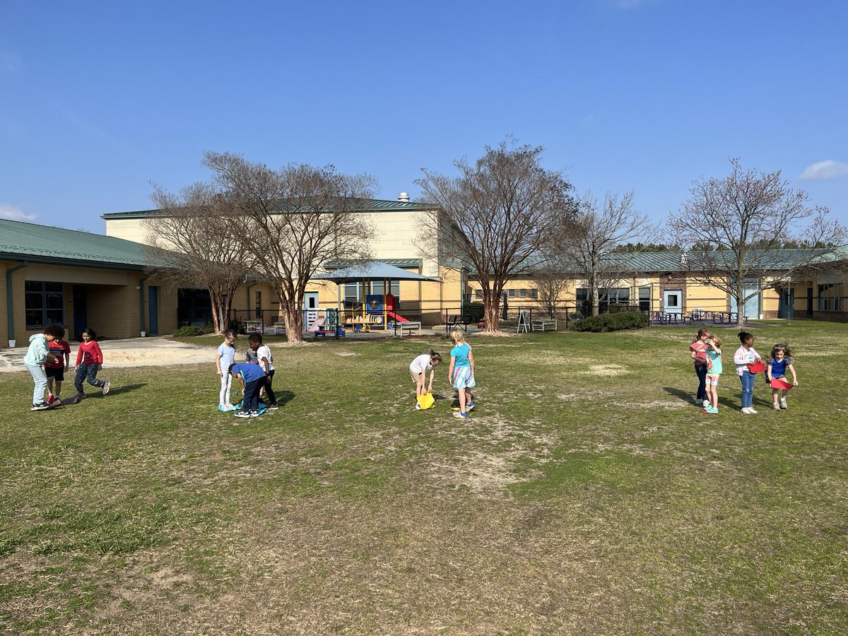 We couldn't have a week long unit about teamwork and cooperation AND 77 degree spring weather without going outside to practice our skills! <a href="/SalemElementary/">Salem Elementary</a> <a href="/Mrs_Roland_/">Rachel Roland</a> #learningthroughplay