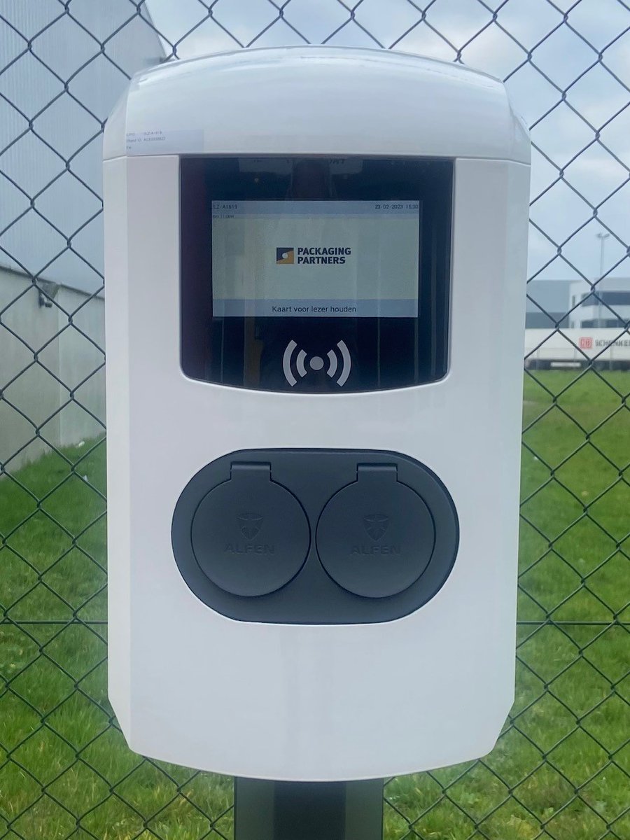 Vanaf vandaag kunnen de relaties van Packaging Partners ook tijdens een bezoek hun auto laden.  #packaging #service #welkom 🔌