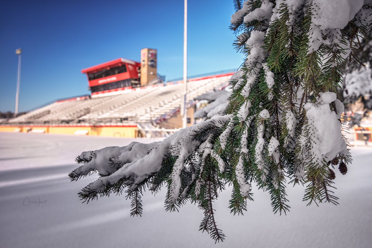 CoachHerriot's tweet photo. High school track coaches: We are looking for a spring break track meet or place to train somewhere WARM for 2024. Last week in March. Any recommendations? https://t.co/7Yrfw1PR3c