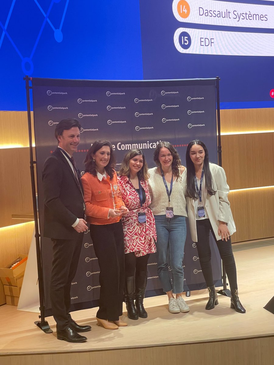 lasuperagence's tweet image. Bravo à Giulia Guicciardini, Global People Social Media Manager chez @3DSfrance et à son équipe pour le trophée de la plus forte progression au classement Potentialpark 2023. Plus de 60 places gagnées ! 🏆 #PotentialparkSummit2023 #TalentCommSummit