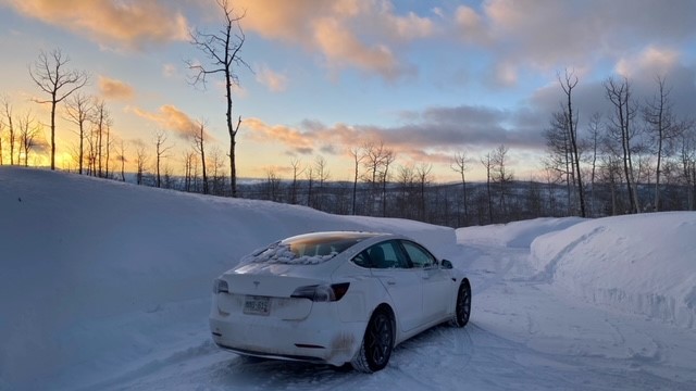 DriveElectricCO's tweet photo. Own an EV in a winter climate? Pro tip: Most EVs can be set to pre-condition. For peak efficiency during your commute, the car can schedule warming up the cabin and battery beforehand. EVs can do this even without home charging! Thanks to @jaminwestby for the amazing photos. https://t.co/y7JvtfBahB