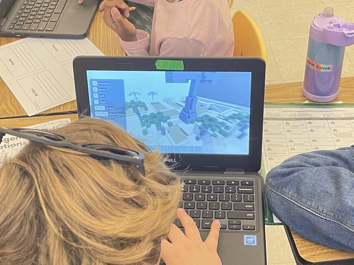 All of our 3rd graders got to explore Ancient Egypt in @PlayCraftLearn! They got to talk with Egyptians to learn more about what life was like and write down facts to reinforce the content! #DLDay @HCPS_Innovates